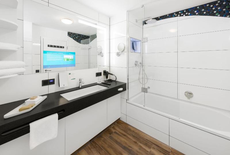 Suite (2 Adults and 2 Children) image 4
