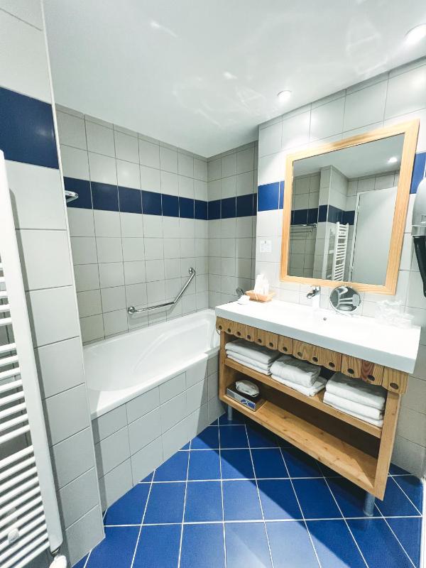 Superior Triple Room image 2