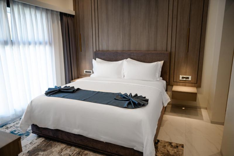 Lux Inn Hotel - image 4