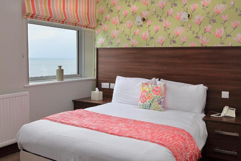 Double Room image 4