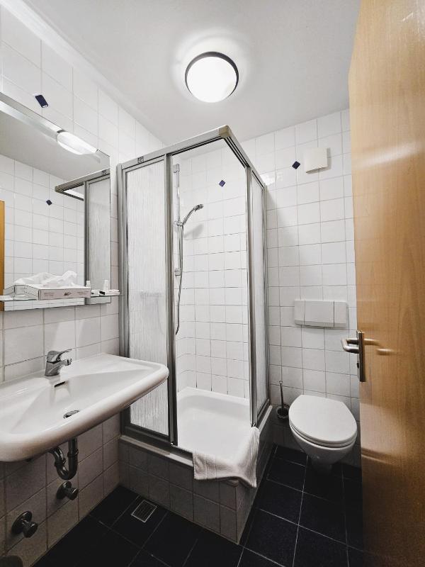 Standard Single Room image 3