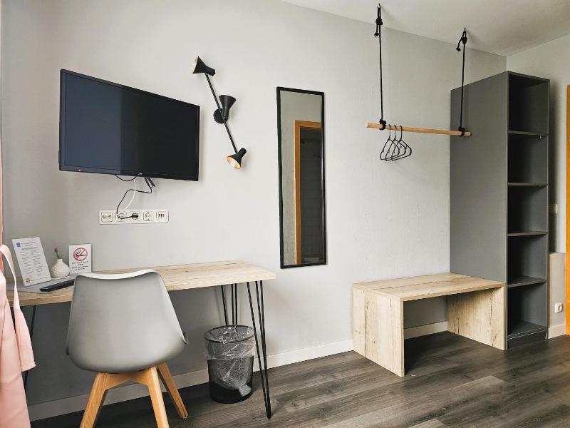 Standard Single Room image 4