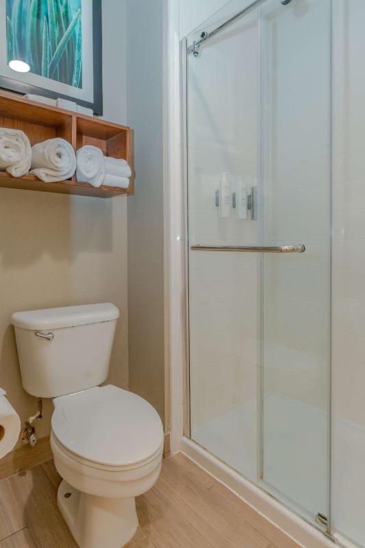 One-Bedroom Queen Suite with Two Queen Beds - Non-Smoking image 4