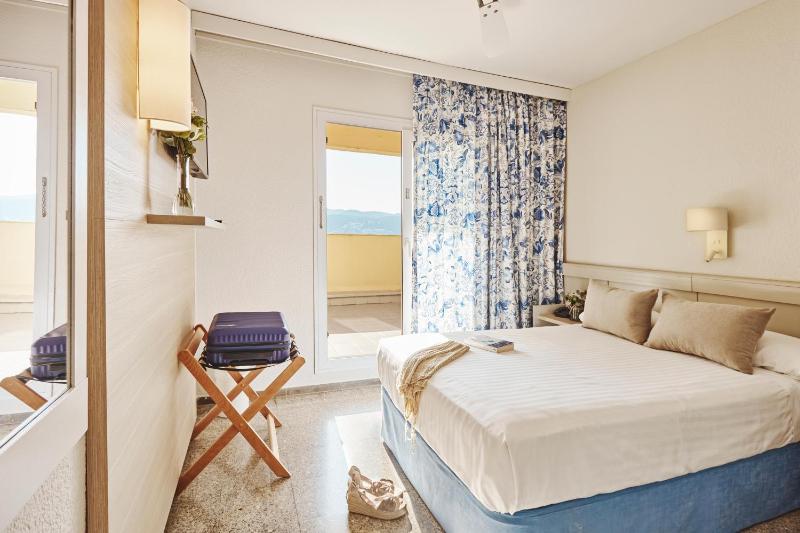 Double or Twin Room image 3
