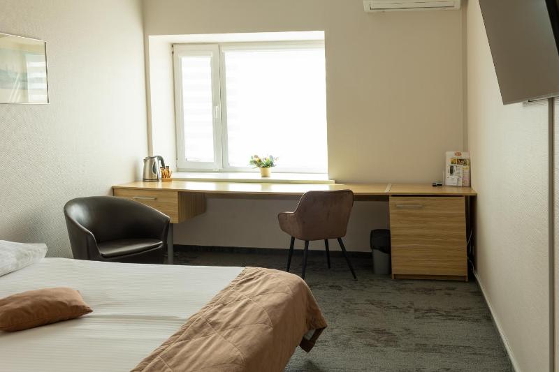 Budget Double Room image 4