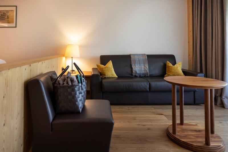 Junior Suite with Garden View image 4