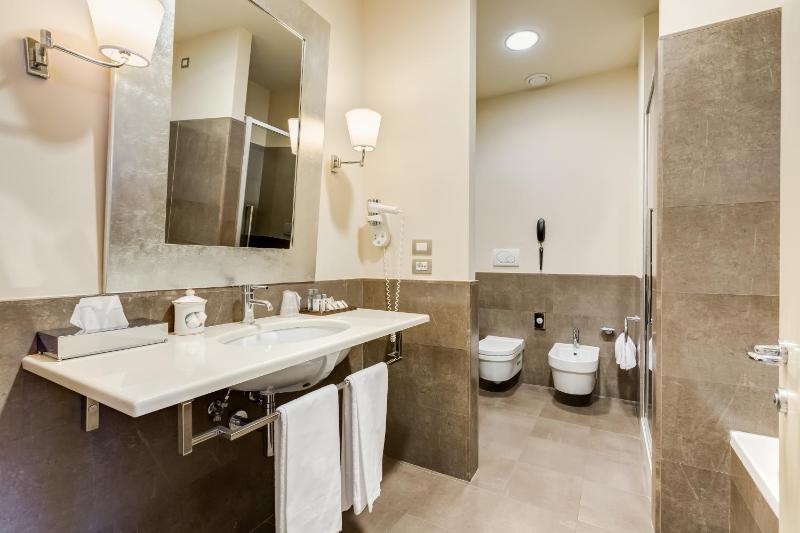 Junior Suite with One King Bed and Sofa Bed  image 3