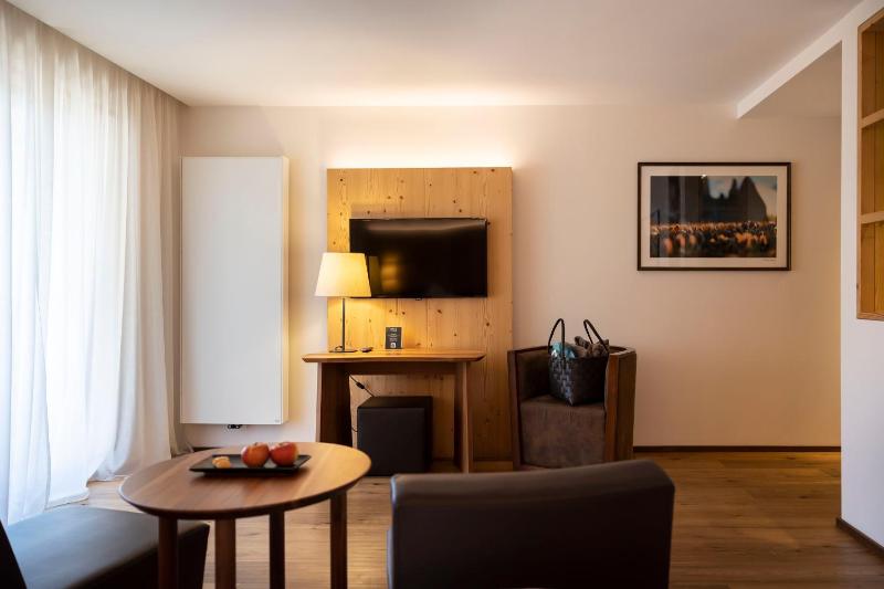 Deluxe Double Room image 4