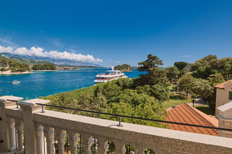  Deluxe Double Room with Sea View and Balcony image 1