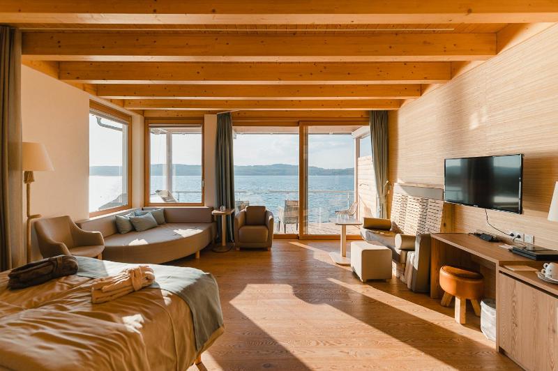 Family Suite with Balcony and Lake View image 1