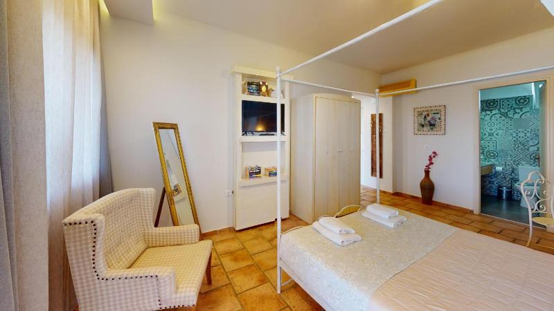 Suite with Sea View image 2