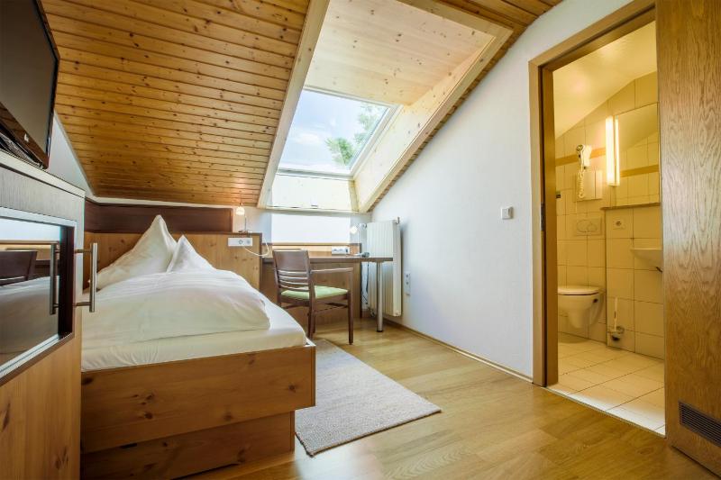 Single Room image 3