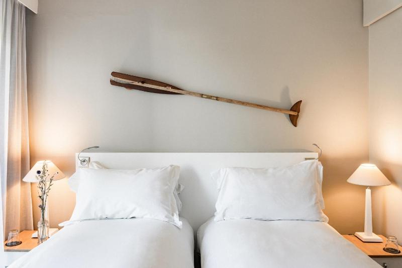 Classic Twin Room with Balcony - Inland Side image 2