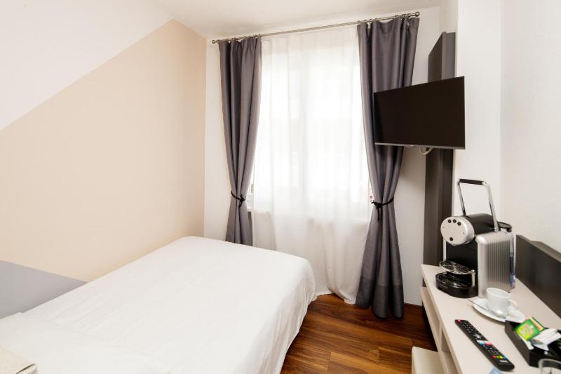 Single Room image 1
