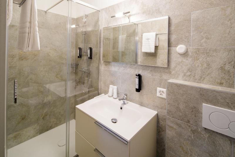 Double Room image 2