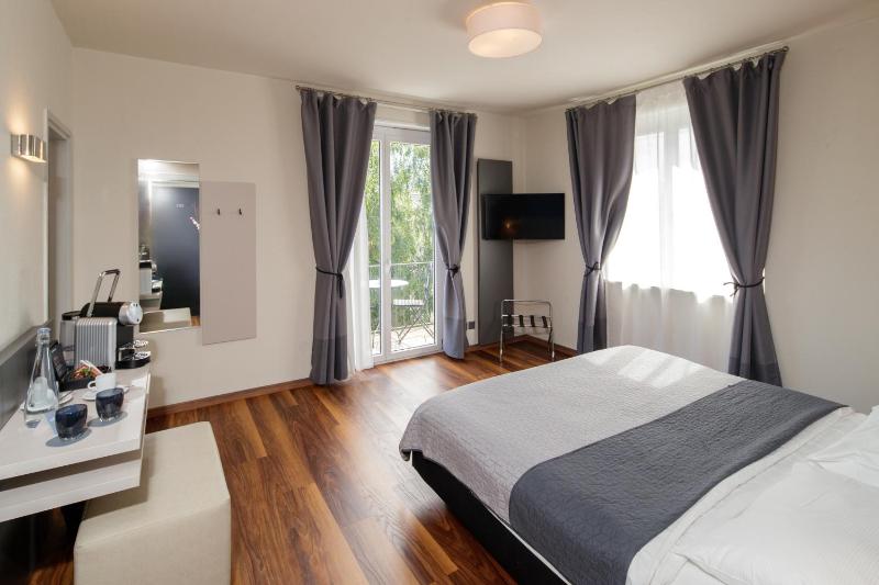 Double Room with Balcony image 1
