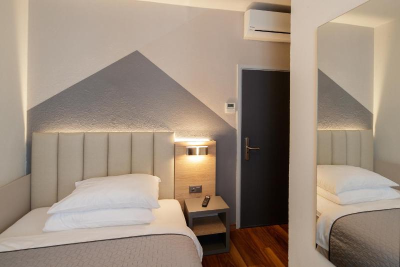 Budget Double Room image 3