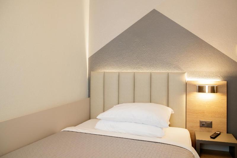 Budget Double Room image 4