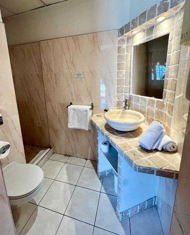 Superior Double Room with Balcony image 3