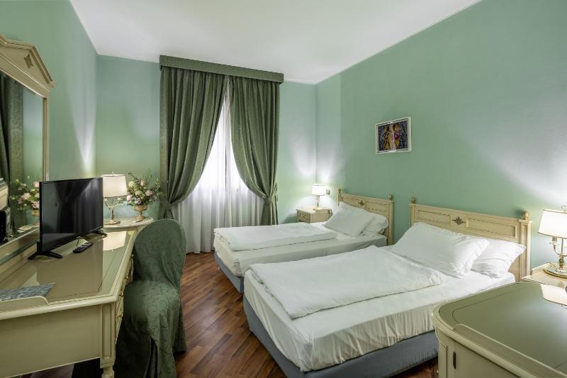 Deluxe Twin Room image 1