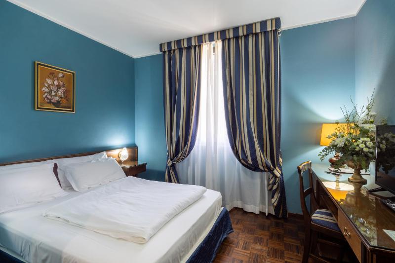 Business Queen Room image 1