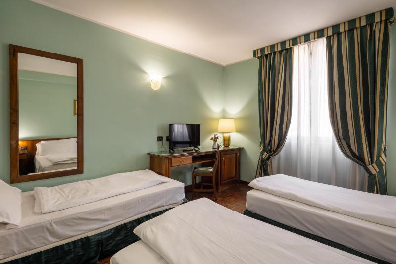 Standard Triple Room image 1