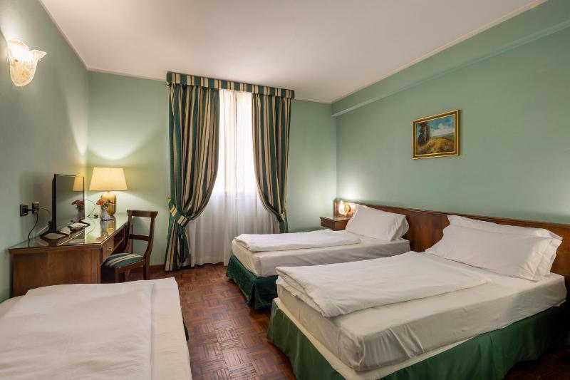Standard Triple Room image 3