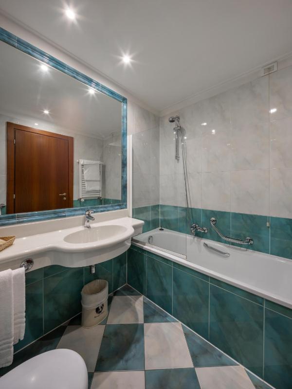 Standard Double Room image 2
