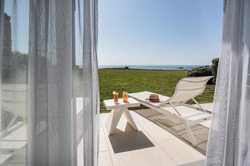 Sofitel Suite with Balcony - Facing The Sea image 2