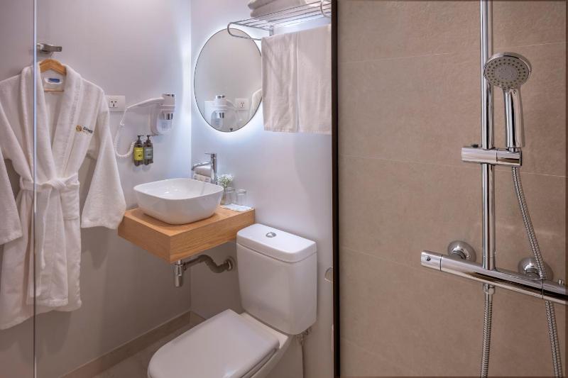 Small Double Room image 3