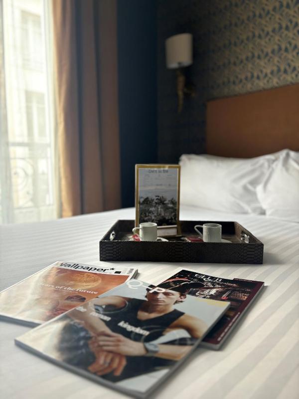 Executive Double Room with Eiffel Tower View image 4
