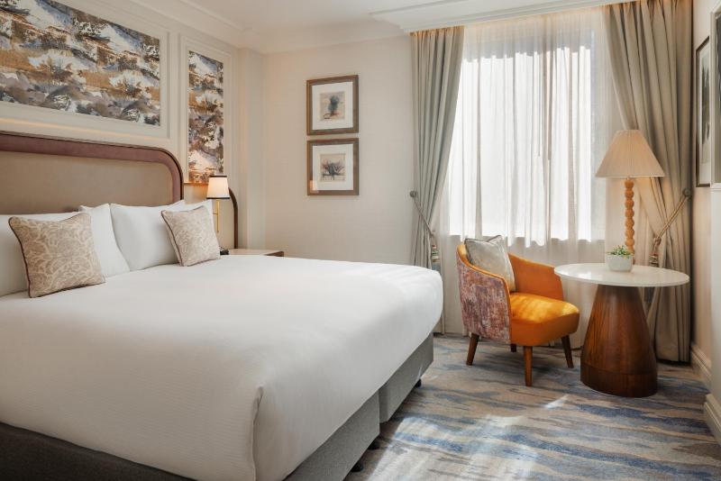 Deluxe King Room image 1
