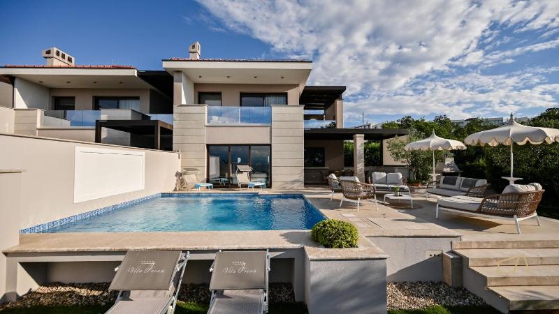Villa image 2