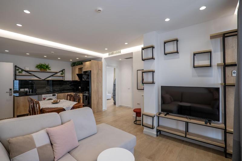 Two-Bedroom Suite with Terrace and Sea View image 1