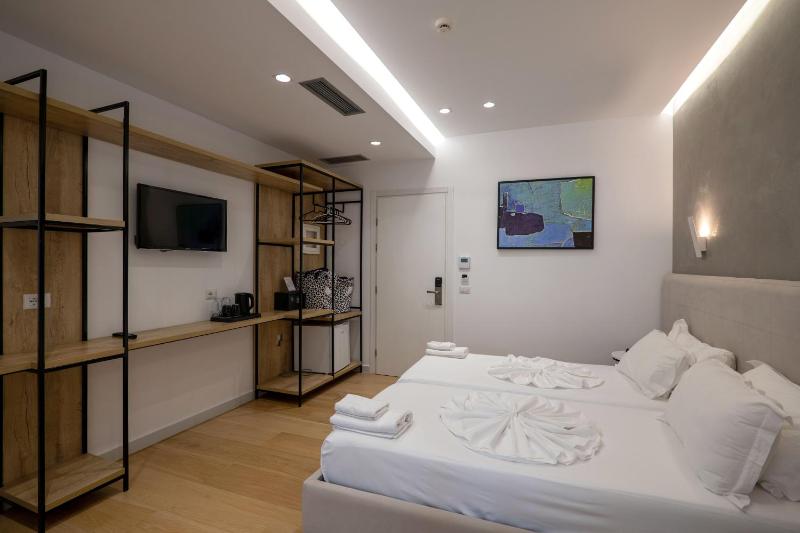 Standard Twin Room with Mountain View image 4