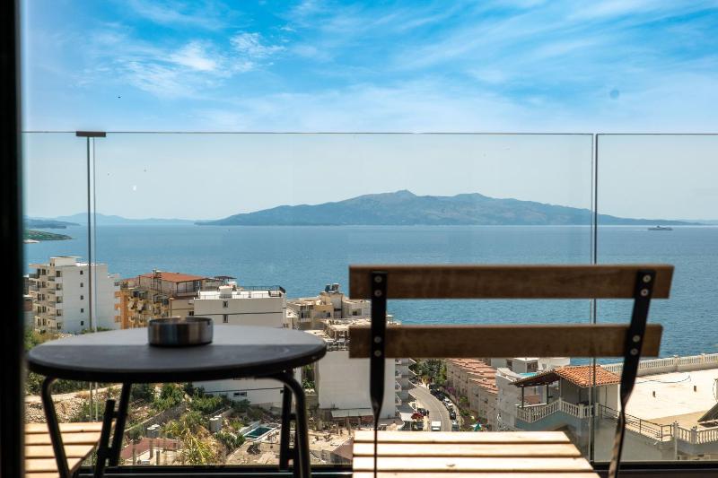 Deluxe Double Room with Balcony and Sea View image 1