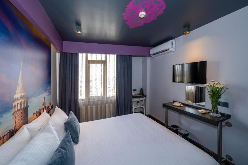 Superior Triple Room image 3