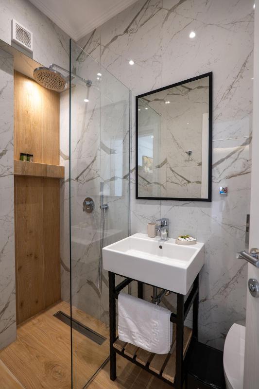 Double Room with Sea View image 2