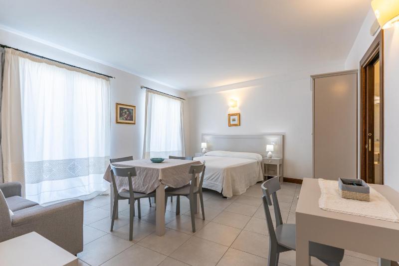 Junior Suite with Balcony image 1