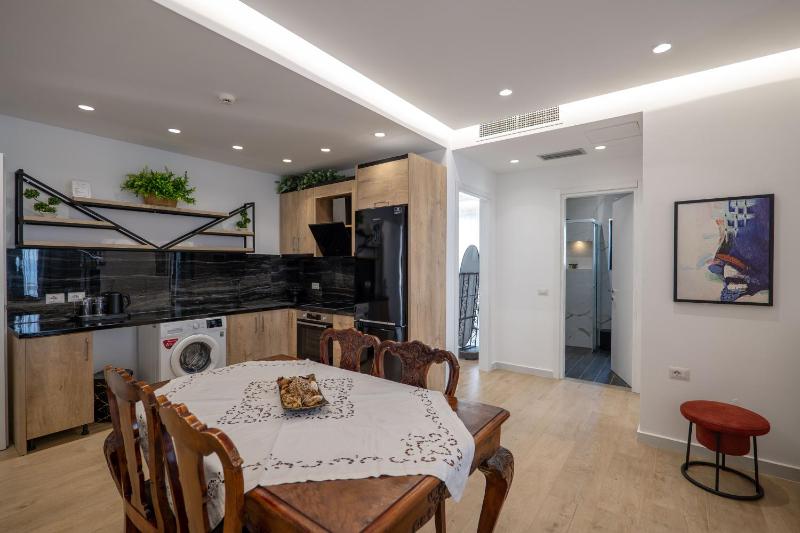 Two-Bedroom Suite with Terrace and Sea View image 2
