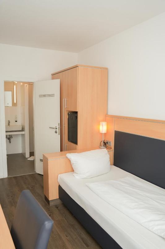 Economy Single Room image 3
