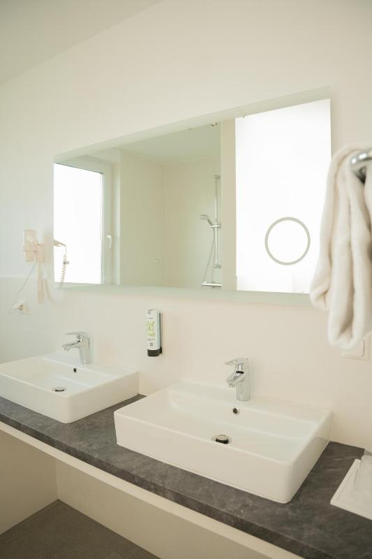 Standard Triple Room image 3