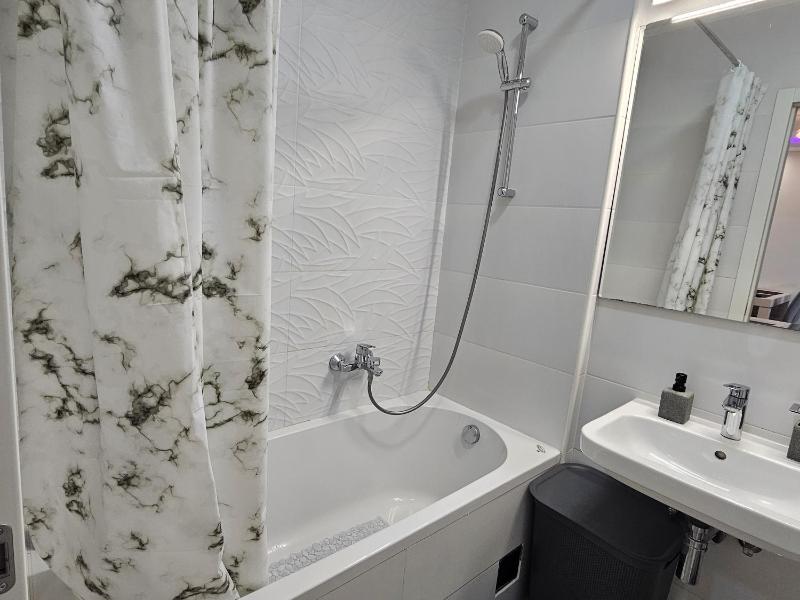 ARIA Luxury Apartment with free Private Garage - image 5