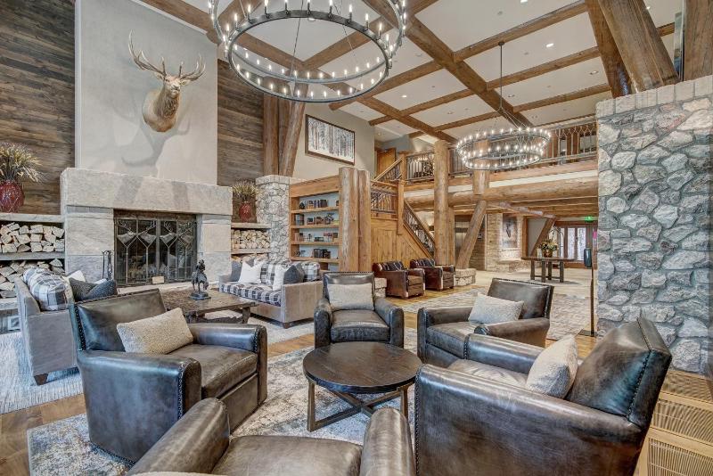 Gorgeous Corner 3Br- Ski in out Access and 3 Decks! - image 17