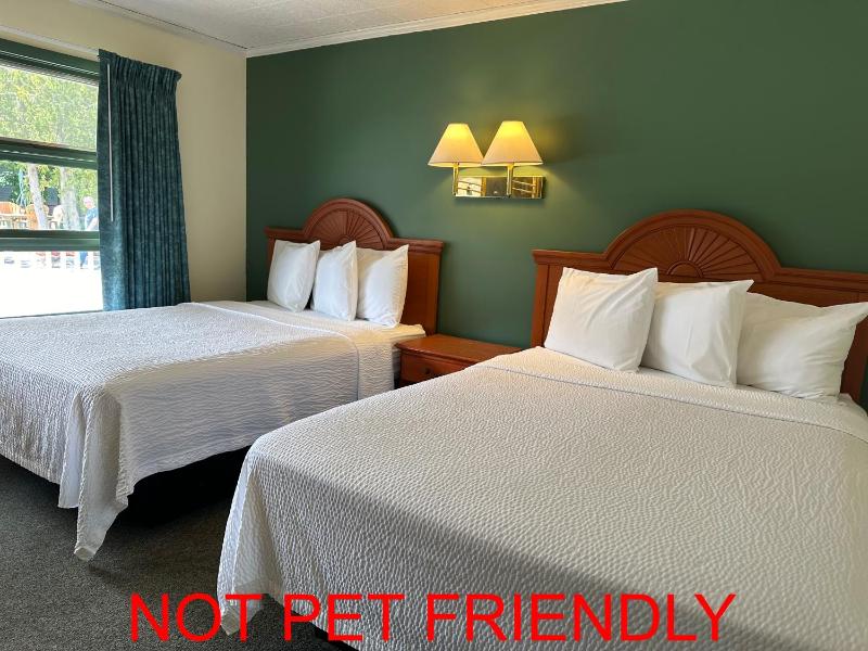 Standard Queen Room with Two Queen Beds image 3
