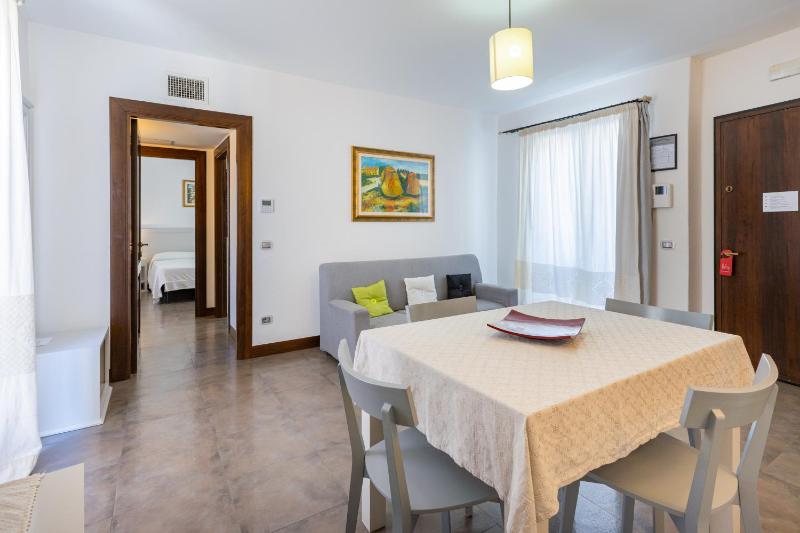 One-Bedroom Suite with Balcony image 4