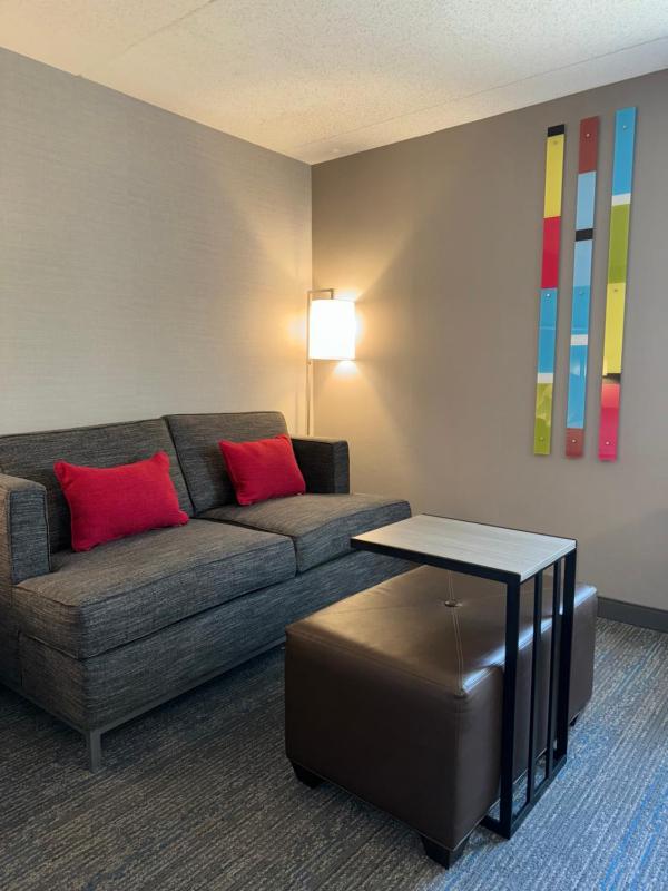 King Room with Sofa Bed - Non-Smoking image 4