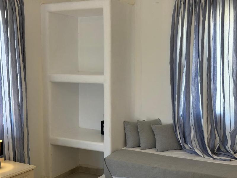 Standard Triple Room with Sea View image 4