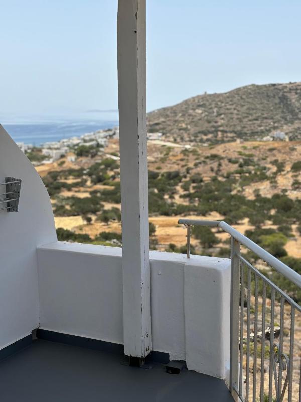 Standard Triple Room with Sea View image 1