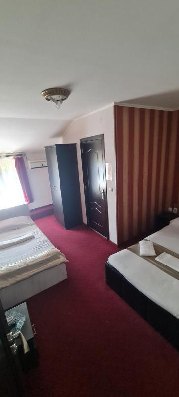 Twin Room with Shower image 3